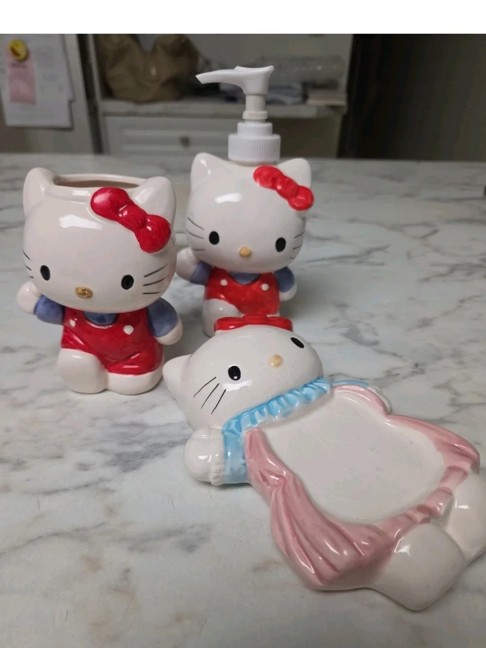 Vtg. Hello Kitty Ceramic 3-Piece Bath Set in White and Red w Pink Blue Accents
